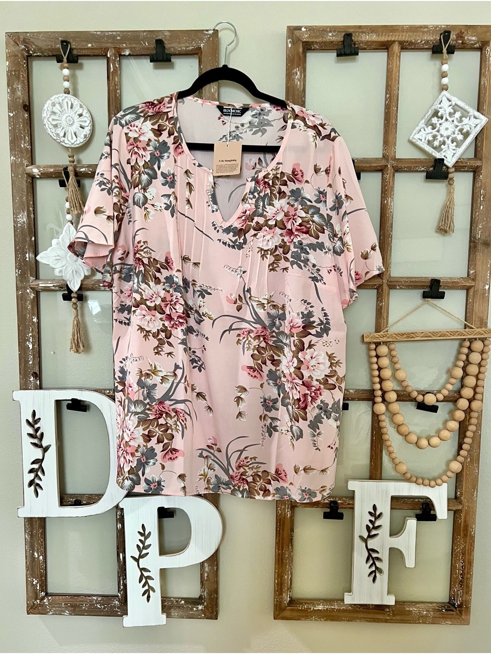 BloomChic Pink Floral V-Neck Short Sleeve Blouse
